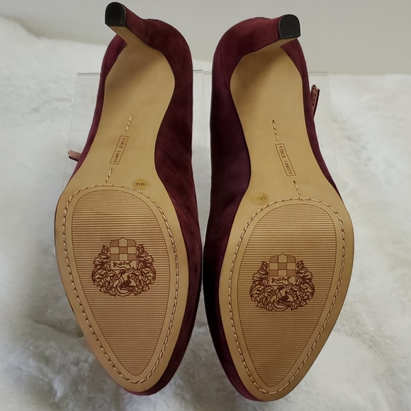 VINCE CAMUTO "JOSHLYNN" MARY-JANE PUMP - Picture 7 of 7